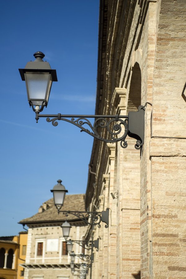 Comment intégrer la marche rapide dans le quotidien pour améliorer la fonction cardiovasculaire ?