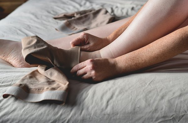 Bas de contention : chaussettes et collants pour votre bien-être