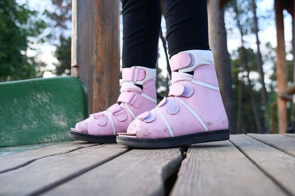 Sandales orthopédiques femme : alliez élégance et confort durable